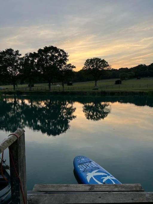 The Barn New Forest Free Paddle Boarding & Free Zip Wire. Holiday home Ringwood