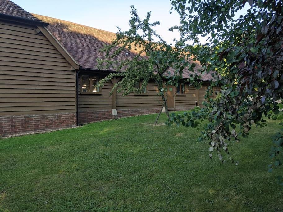 The Barn New Forest Free Paddle Boarding & Free Zip Wire. Holiday home
